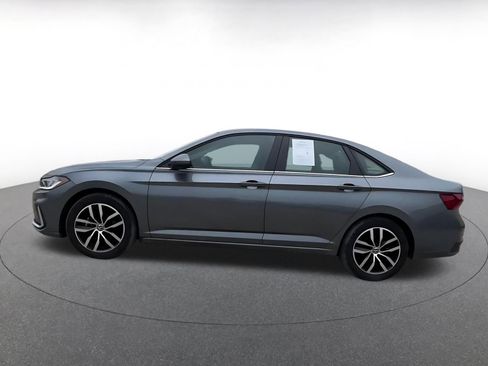 Used 2025 Volkswagen Jetta SE image 9