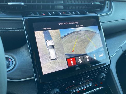 Certified 2023 Jeep Grand Cherokee Limited w/ Luxury Tech Group II image 22