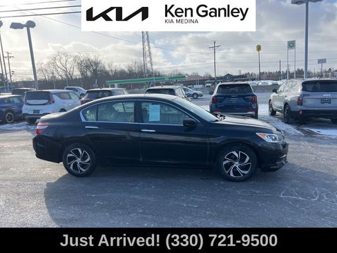 Used 2017 Honda Accord LX image 4