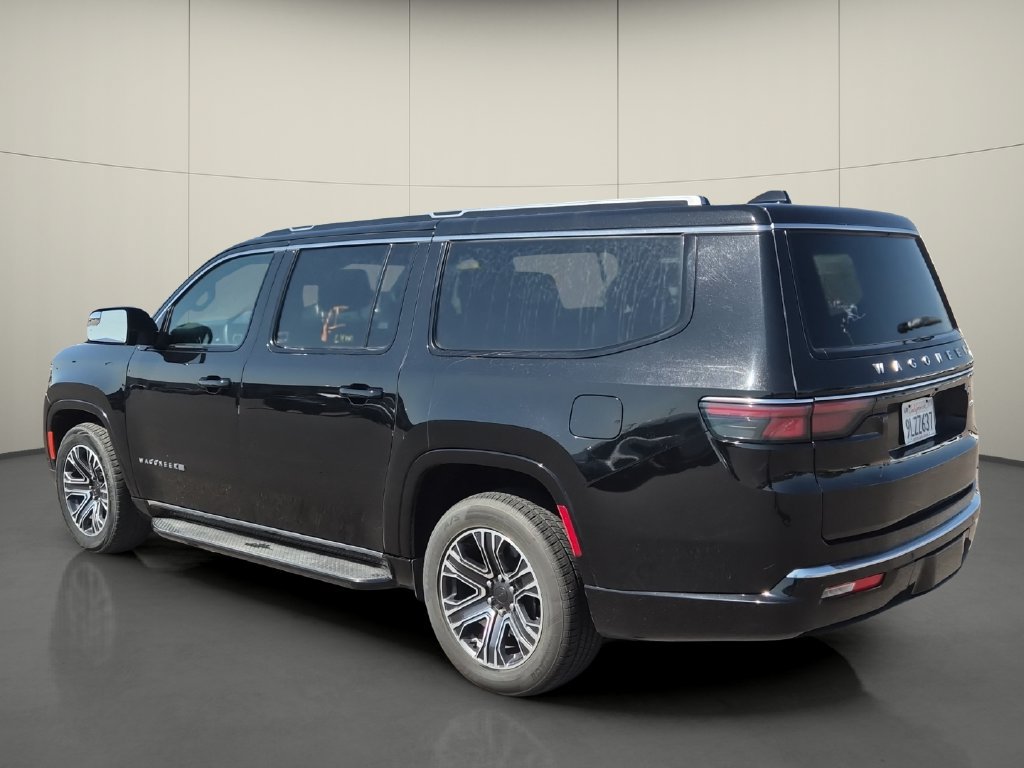 Used 2024 Jeep Wagoneer L Series II RWD image 5