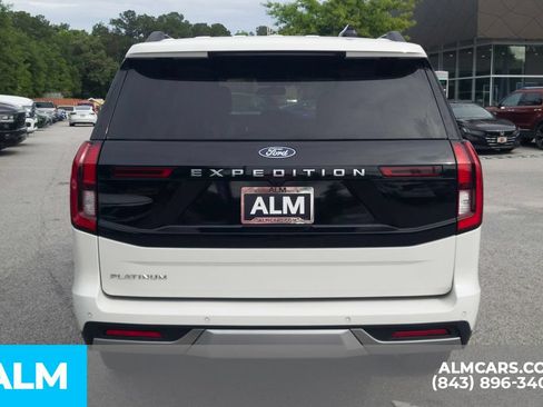 Used 2025 Ford Expedition Platinum w/ Driver's Package AWD/4WD image 6