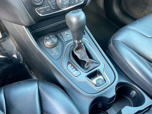 Used 2020 Jeep Cherokee Trailhawk w/ Comfort/Convenience Group image 17