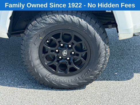 Used 2022 Toyota Tacoma SR5 w/ Technology Package RWD image 19
