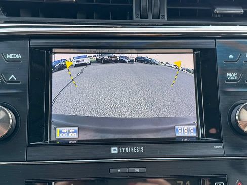 Used 2014 Toyota Avalon Limited FWD image 3