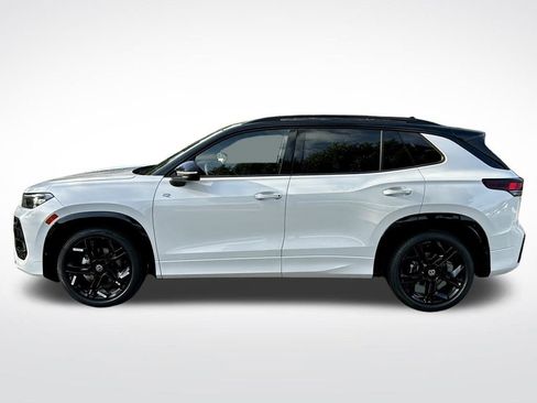 New 2026 Volkswagen Tiguan SE R-Line FWD image 8