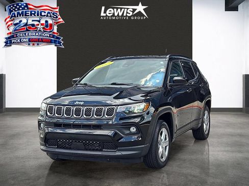 Used 2024 Jeep Compass Latitude AWD/4WD image 1