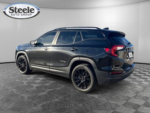 Used 2024 GMC Terrain SLE w/ Driver Convenience Package image 3