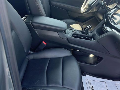 Used 2025 Cadillac XT6 Premium Luxury AWD/4WD image 31