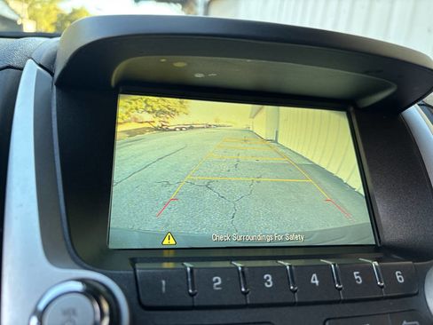 Used 2017 Chevrolet Equinox LT w/ Convenience Package image 28