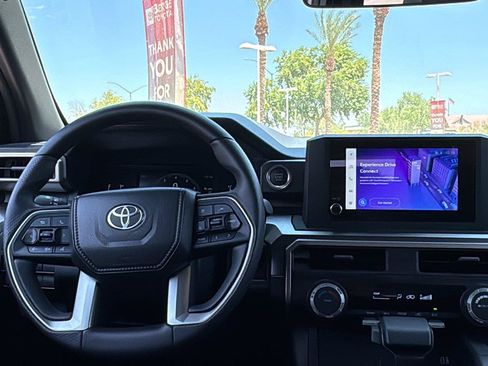 Used 2025 Toyota 4Runner SR5 AWD/4WD image 14