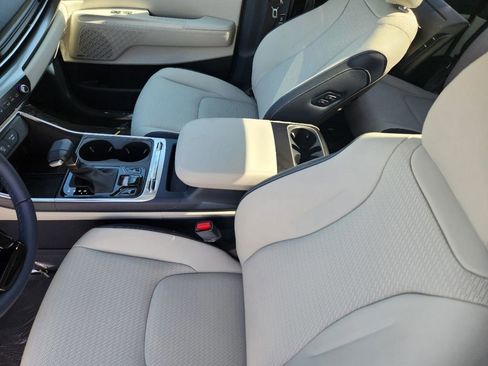 New 2025 Kia Carnival SX Prestige image 8
