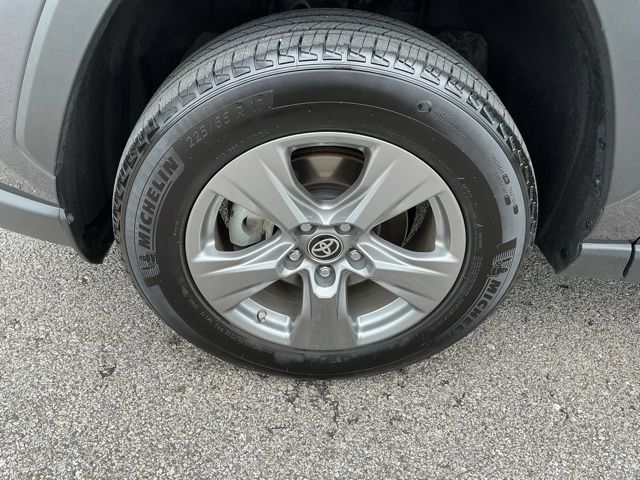 Used 2024 Toyota RAV4 LE AWD/4WD image 9