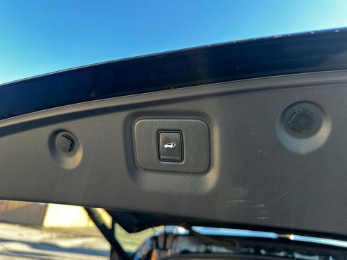 Used 2019 Nissan Pathfinder SL image 25