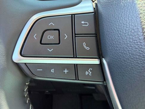 Used 2025 Toyota Highlander Platinum AWD/4WD image 16