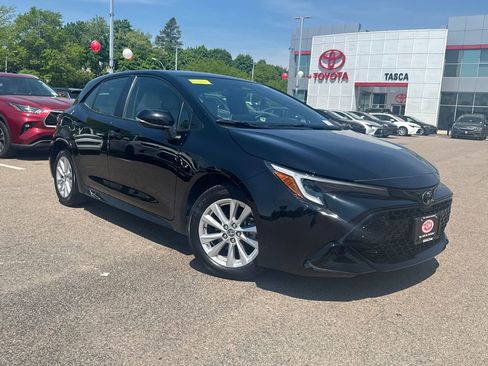 Used 2025 Toyota Corolla SE w/ SE Package FWD image 1