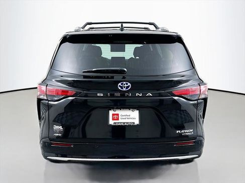 Certified 2024 Toyota Sienna Platinum image 11