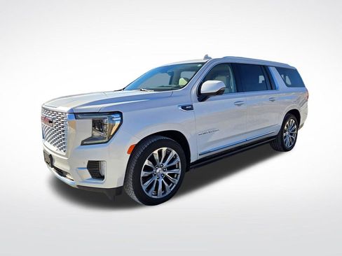 Used 2022 GMC Yukon XL Denali w/ Denali Premium Package image 10