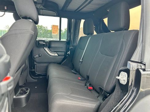 Used 2018 Jeep Wrangler Unlimited Sport w/ Connectivity Group AWD/4WD image 13