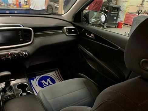 Used 2019 Kia Sorento LX image 13