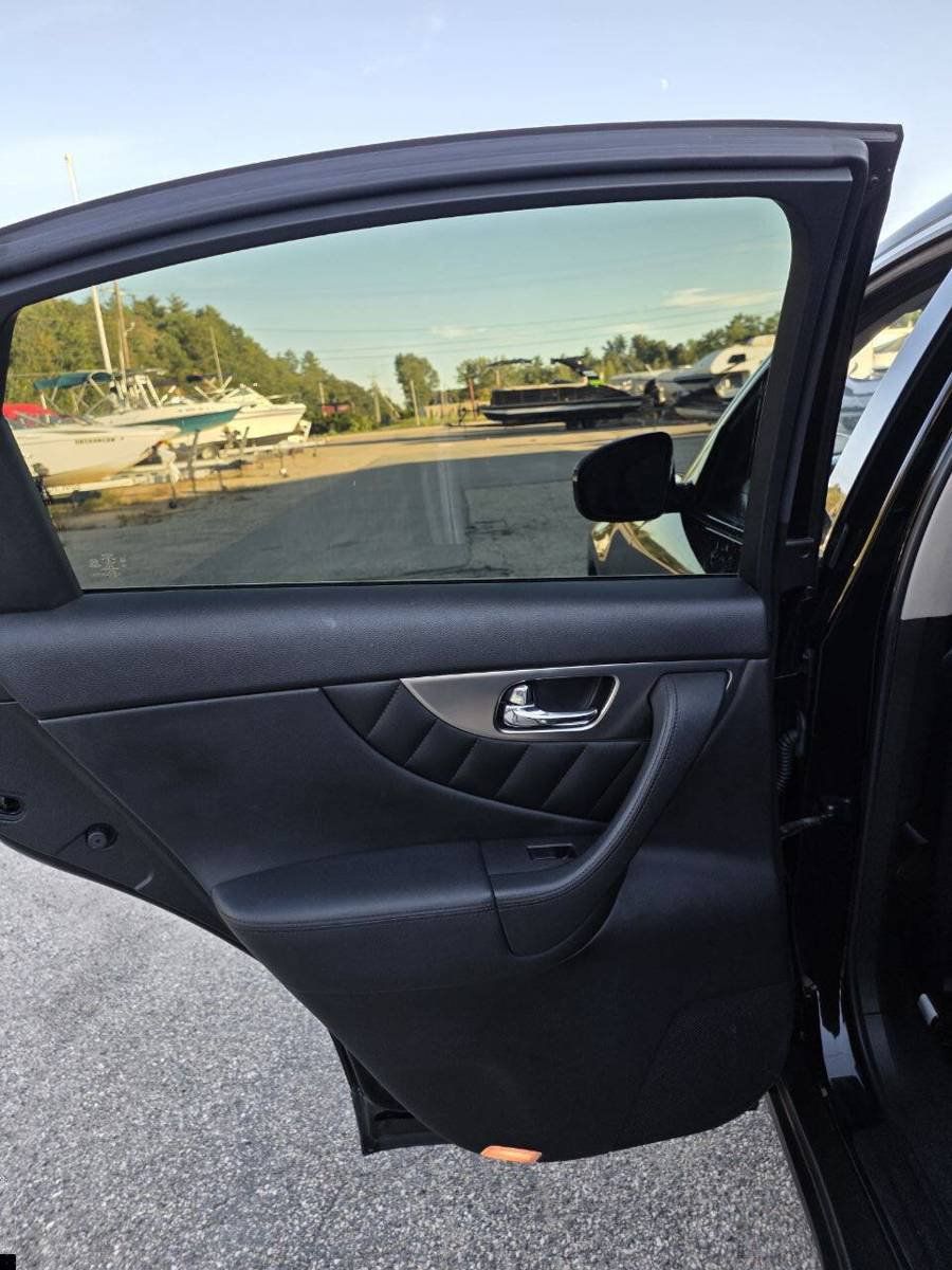 Used 2011 INFINITI FX35 AWD w/ Premium Pkg image 17