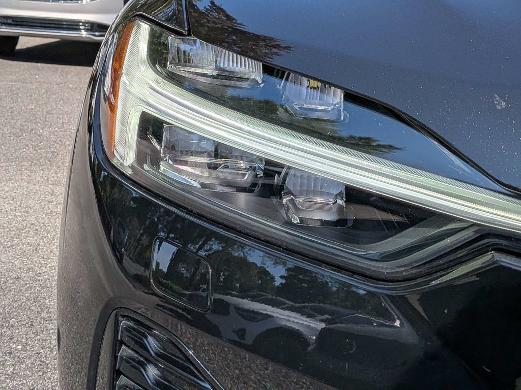 Certified 2026 Volvo XC60 B5 Plus AWD/4WD image 9