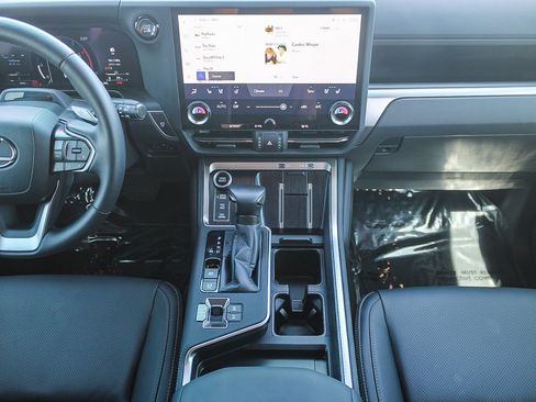 Used 2026 Lexus GX 550 AWD/4WD image 13