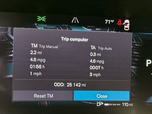 Used 2023 Volvo XC40 B5 Plus w/ Driver Assist Package image 19