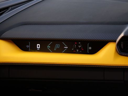 Used 2024 Lamborghini Revuelto image 16