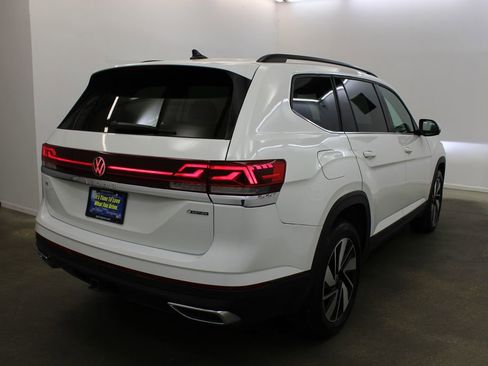 Used 2025 Volkswagen Atlas SE AWD/4WD image 5
