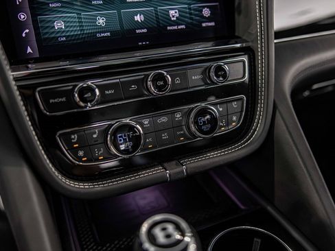 Used 2022 Bentley Bentayga image 30
