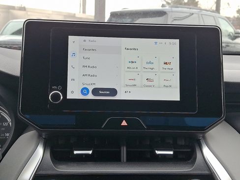 Used 2023 Toyota Venza LE image 16