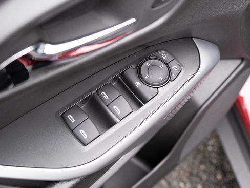 Used 2025 Chevrolet Trax RS image 13