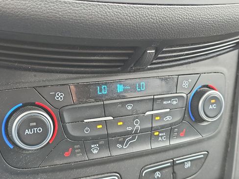 Used 2019 Ford Escape SE image 18