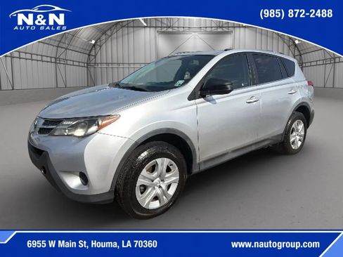 Used 2015 Toyota RAV4 LE FWD image 2
