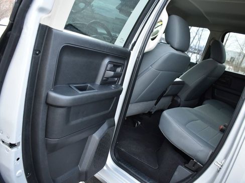 Used 2017 RAM 1500 Express image 25