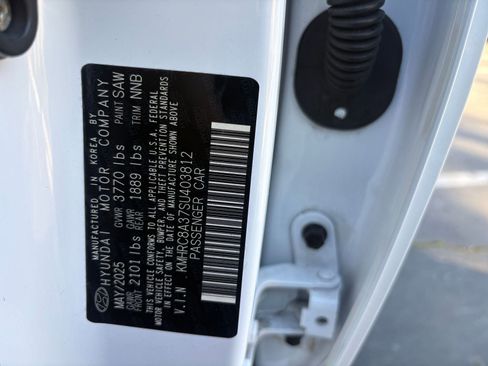 Used 2025 Hyundai Venue SEL image 29