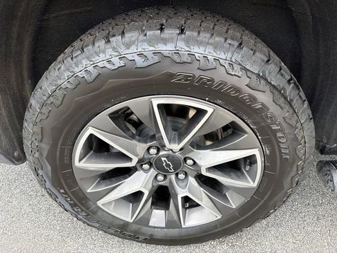 Used 2024 Chevrolet Tahoe Z71 w/ Luxury Package AWD/4WD image 17