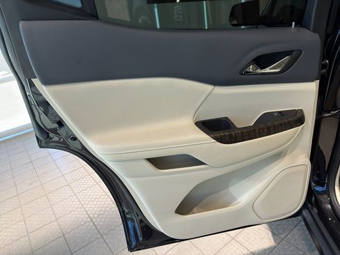 Used 2023 GMC Acadia Denali w/ Black Diamond Edition image 19