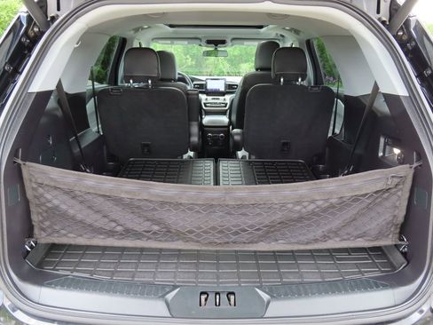 Used 2021 Ford Explorer XLT w/ Equipment Group 202A AWD/4WD image 15