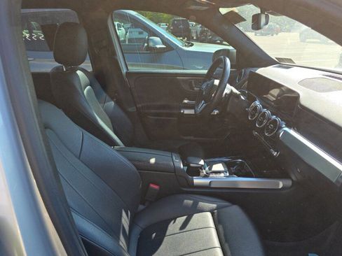 Used 2020 Mercedes-Benz GLB 250 4MATIC w/ Premium Package image 8