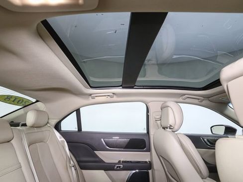 Used 2018 Lincoln Continental Select image 20