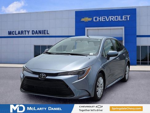 Used 2024 Toyota Corolla LE FWD image 2