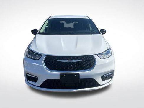 Used 2024 Chrysler Pacifica Touring-L image 10