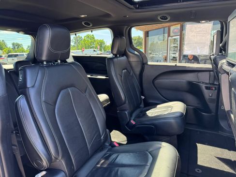 Used 2020 Chrysler Pacifica Touring-L Plus w/ Advanced Safetytec Group FWD image 48