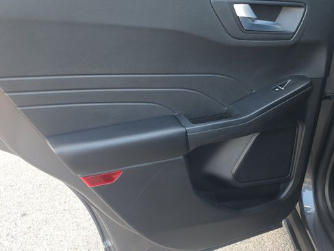 Used 2025 Ford Escape ST-Line FWD image 14