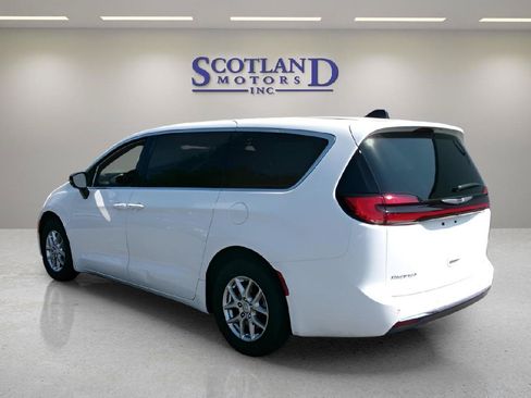 Used 2025 Chrysler Pacifica Select FWD image 8