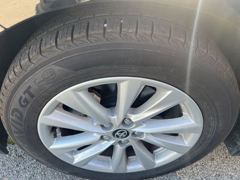 Used 2025 Toyota Corolla SE image 14