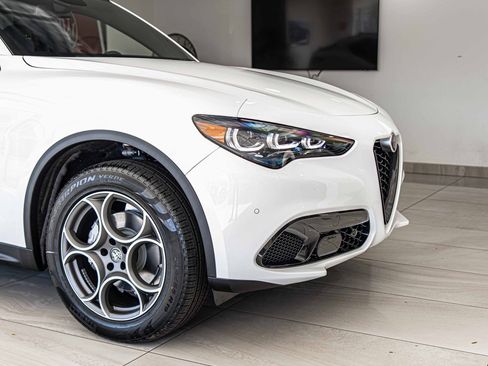 New 2025 Alfa Romeo Stelvio Sprint image 3