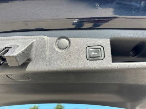 Used 2021 Chevrolet Equinox LT FWD image 9