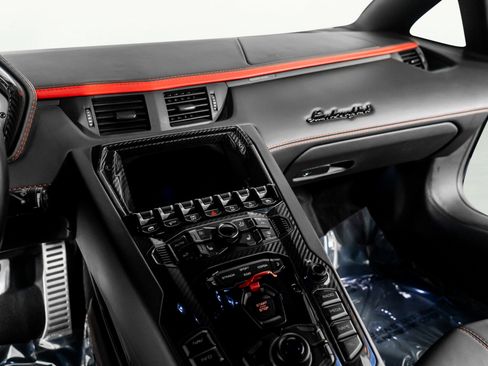 Used 2018 Lamborghini Aventador S image 35